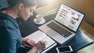 Bán hàng online nên mua laptop nào?