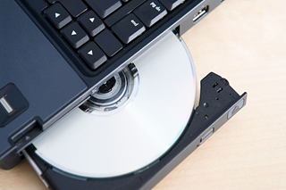 Cách phát đĩa CD trên laptop như thế nào?