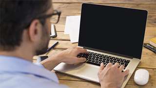 Laptop bị tắt đột ngột bật không lên khắc phục sao?