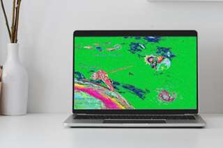 Màn hình laptop bị nhiễu màu thì xử lý thế nào?