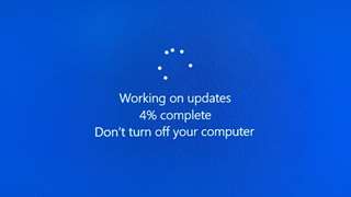 Máy tính đang update có tắt được không?