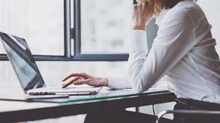 Máy tính bị tắt nguồn đột ngột có hại không?