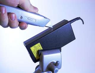 Sửa dây sạc laptop bị đứt như thế nào?