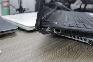 Thay bản lề laptop Lenovo giá bao nhiêu?